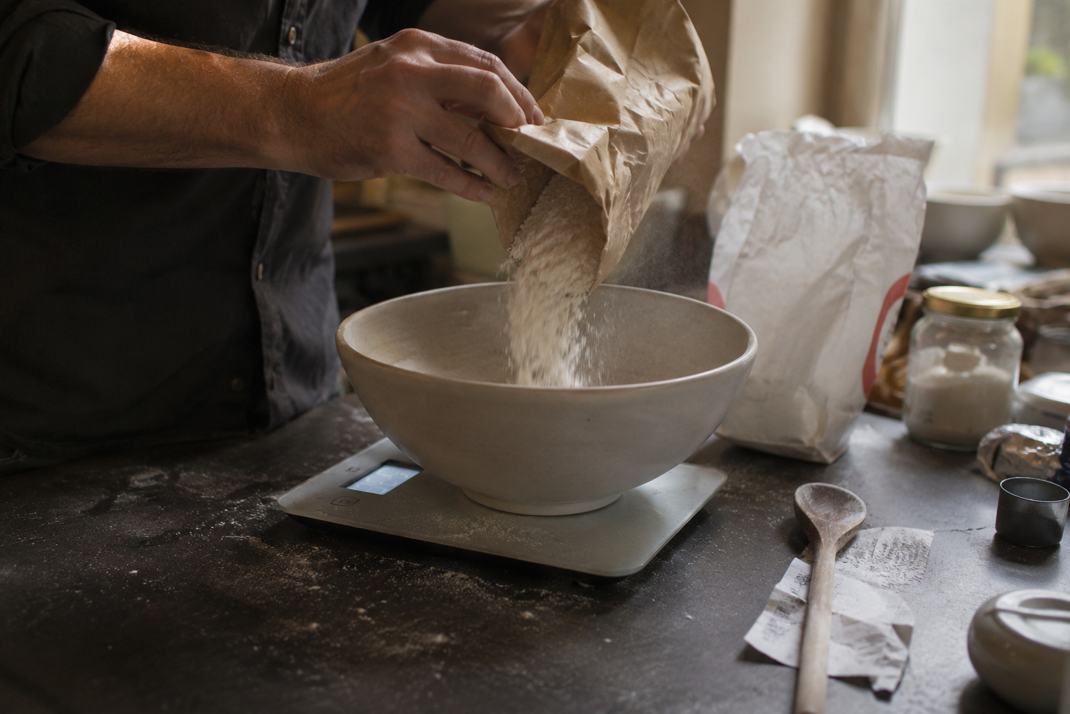 The kitchen scale: when it saves you, when it makes you weird
